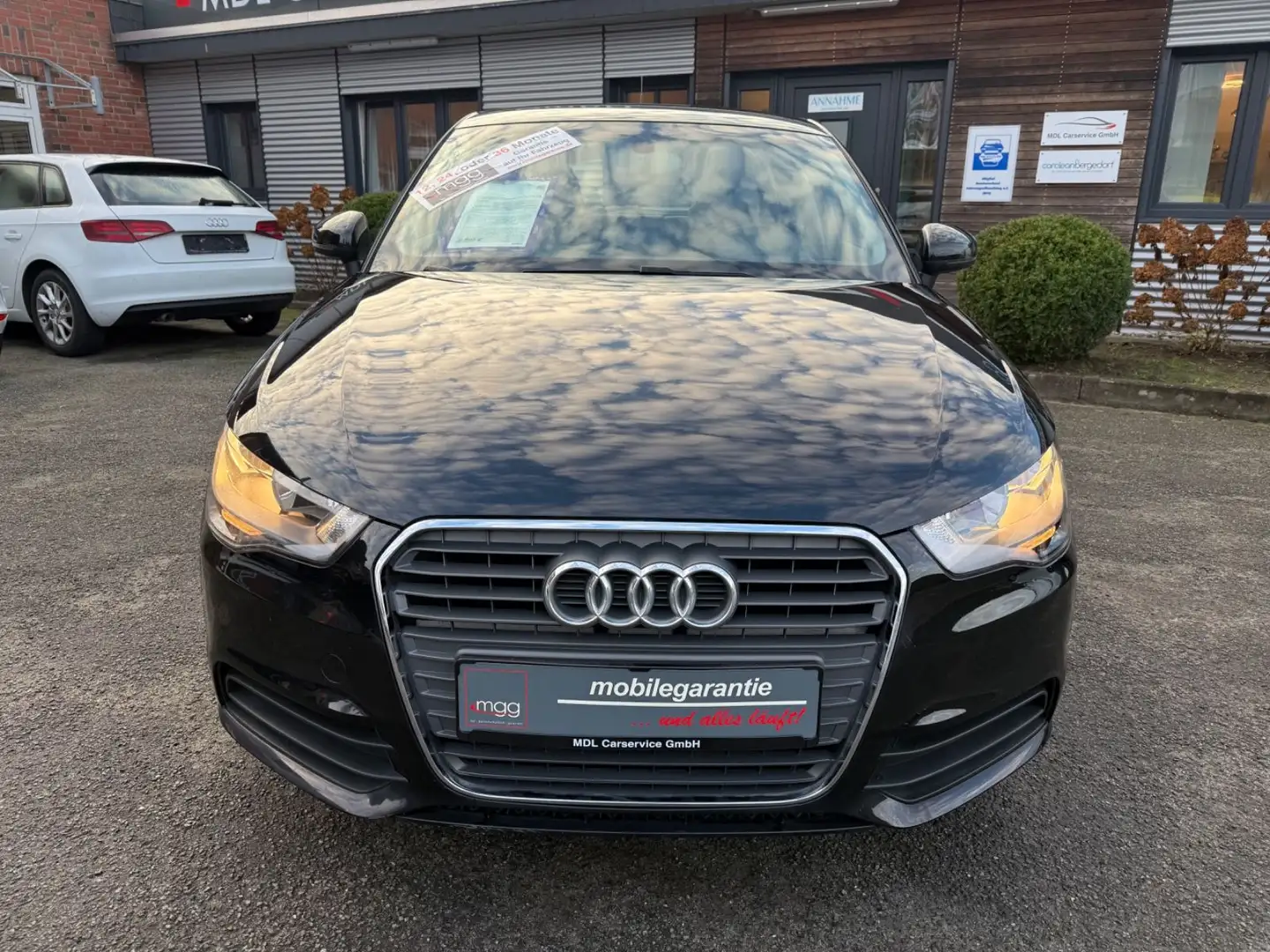 Audi A1 Sportback attraction 1.6 TDI/S-Tronik/NAVI/SH Schwarz - 2