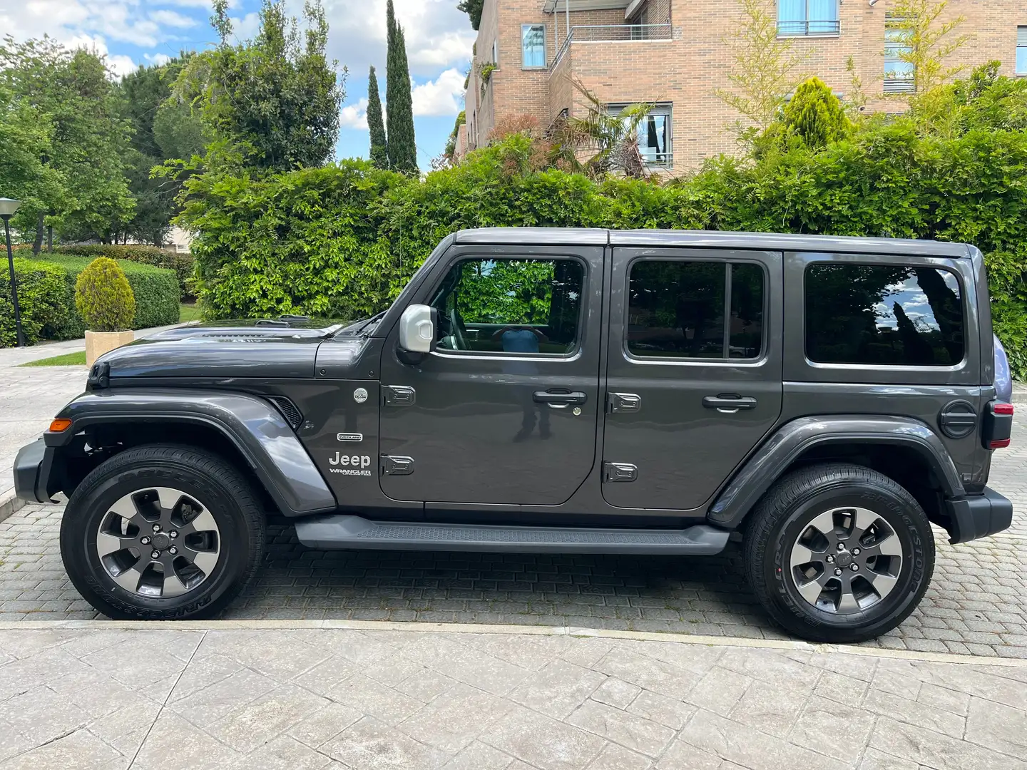 Jeep Wrangler sahara Gris - 2