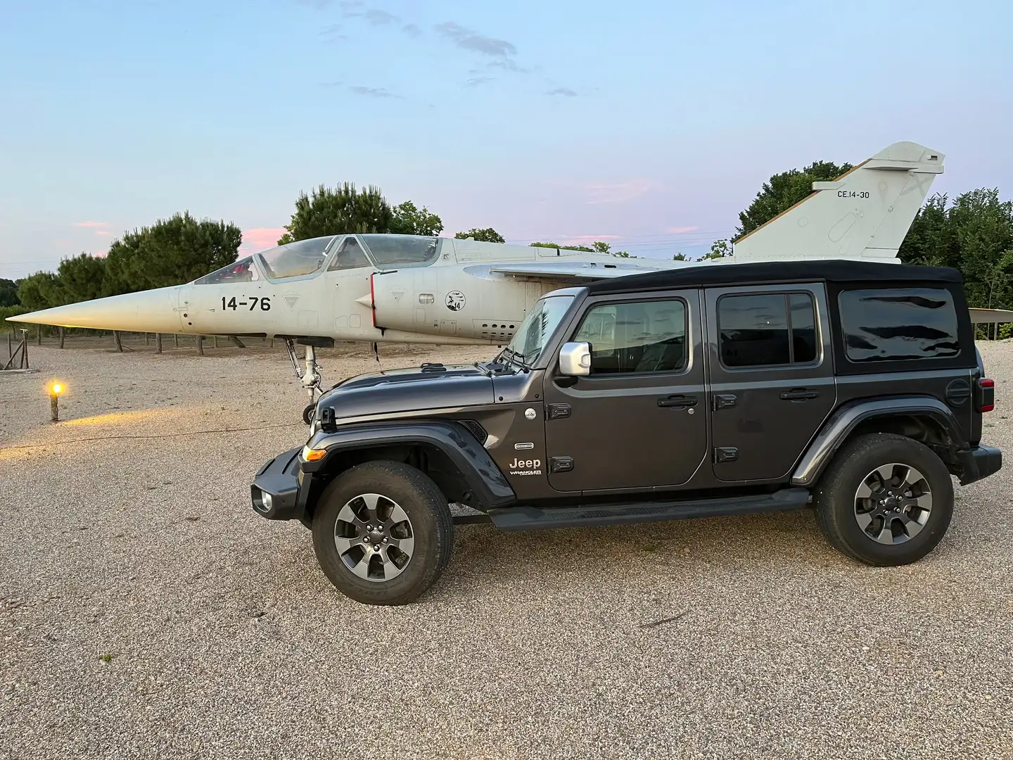 Jeep Wrangler sahara Gris - 1