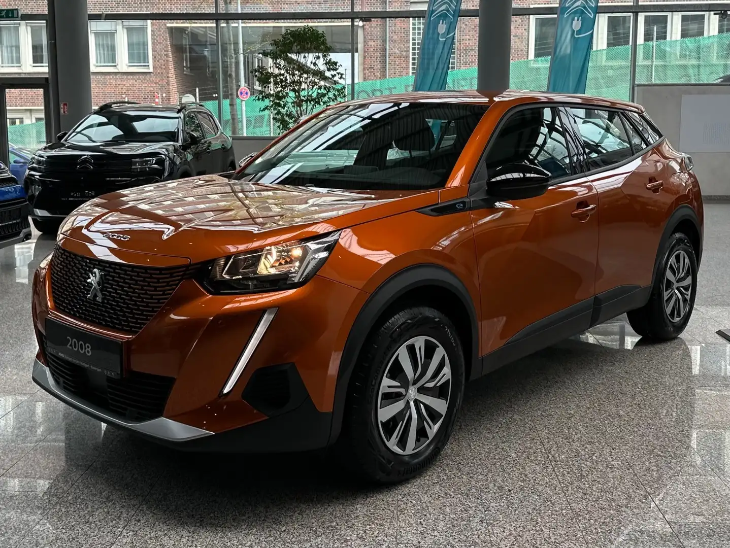 Peugeot 2008 Elektromotor (e-)Active KeyLess KlimaA Orange - 2