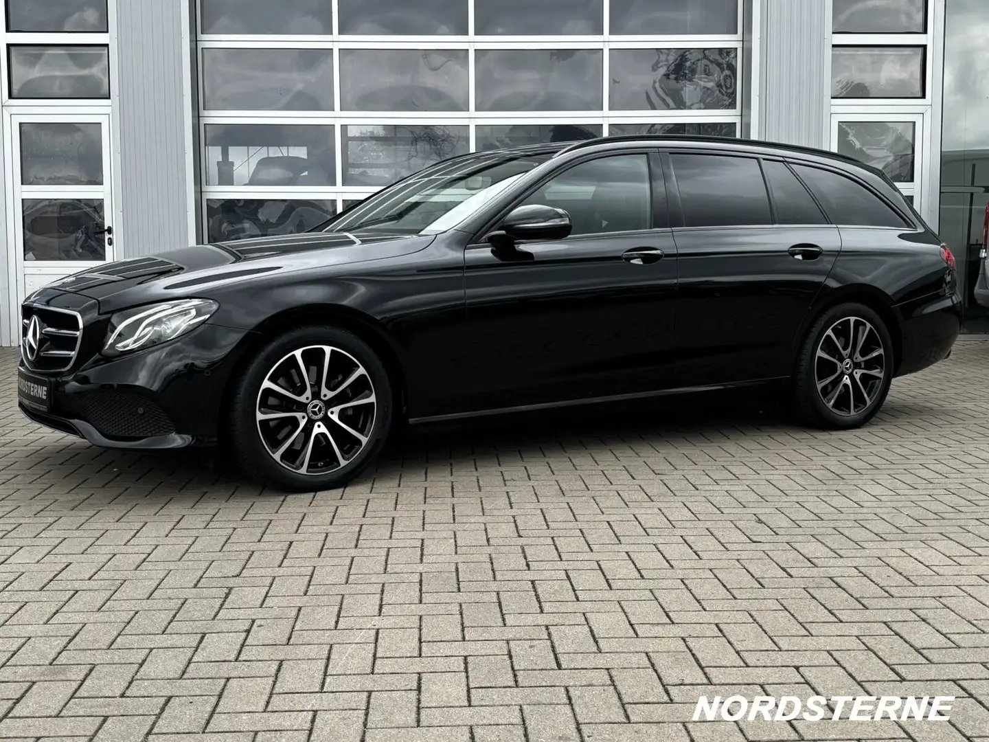 Mercedes-Benz E 220 E 220 d 4M T-Modell AVANTGARDE+LED+SHD+AHK+NAVI - 2