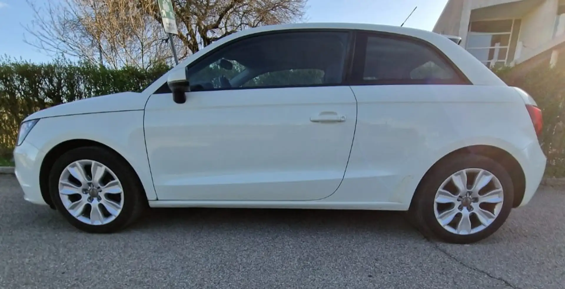 Audi A1 A1+1.6+tdi+Ambition+c/clima+90cv Bianco - 1