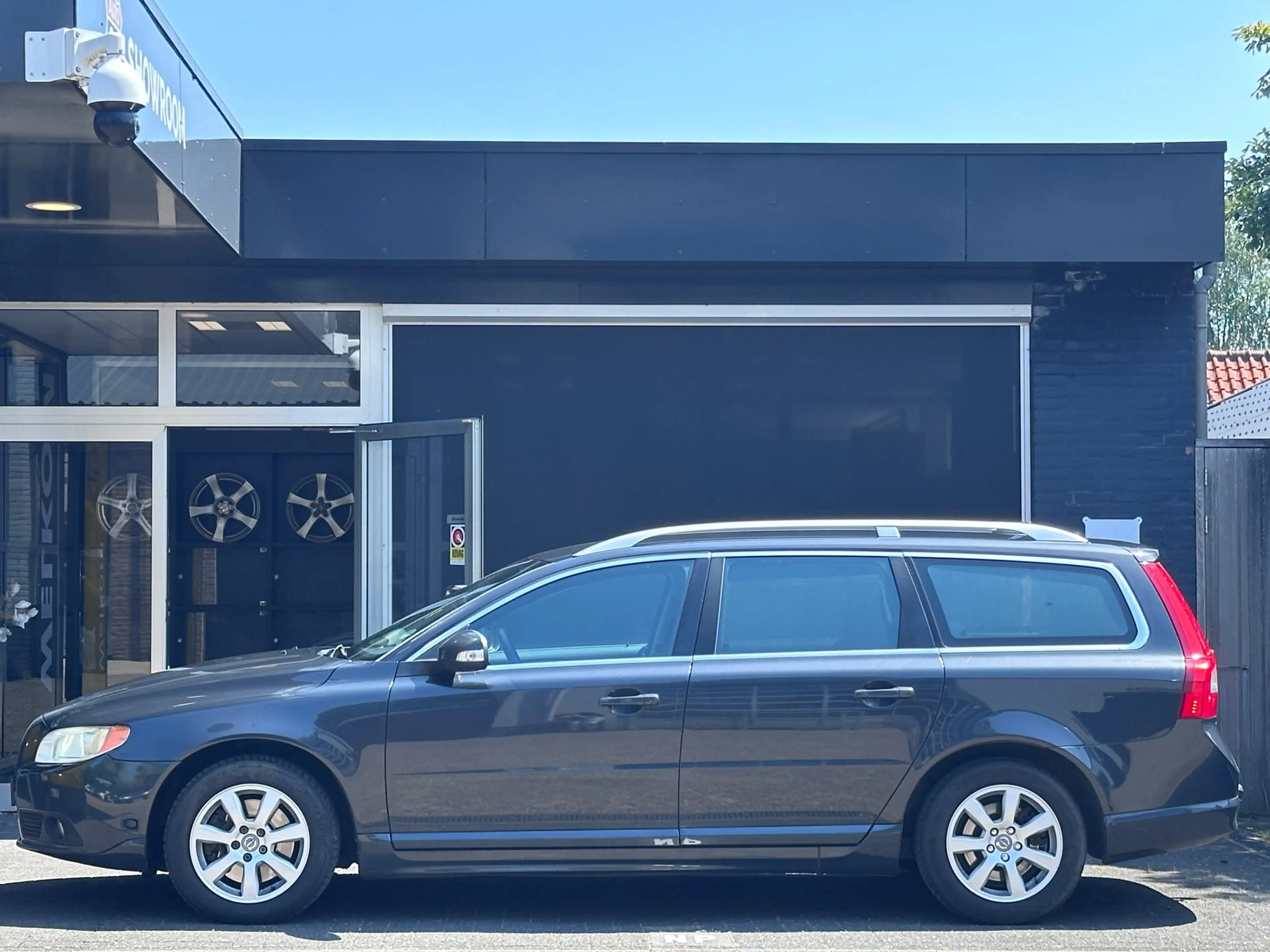 Volvo V70 2.5FT Kinetic AUTO / CLIMA / CRUISE / MEMORY / LED — photo 2