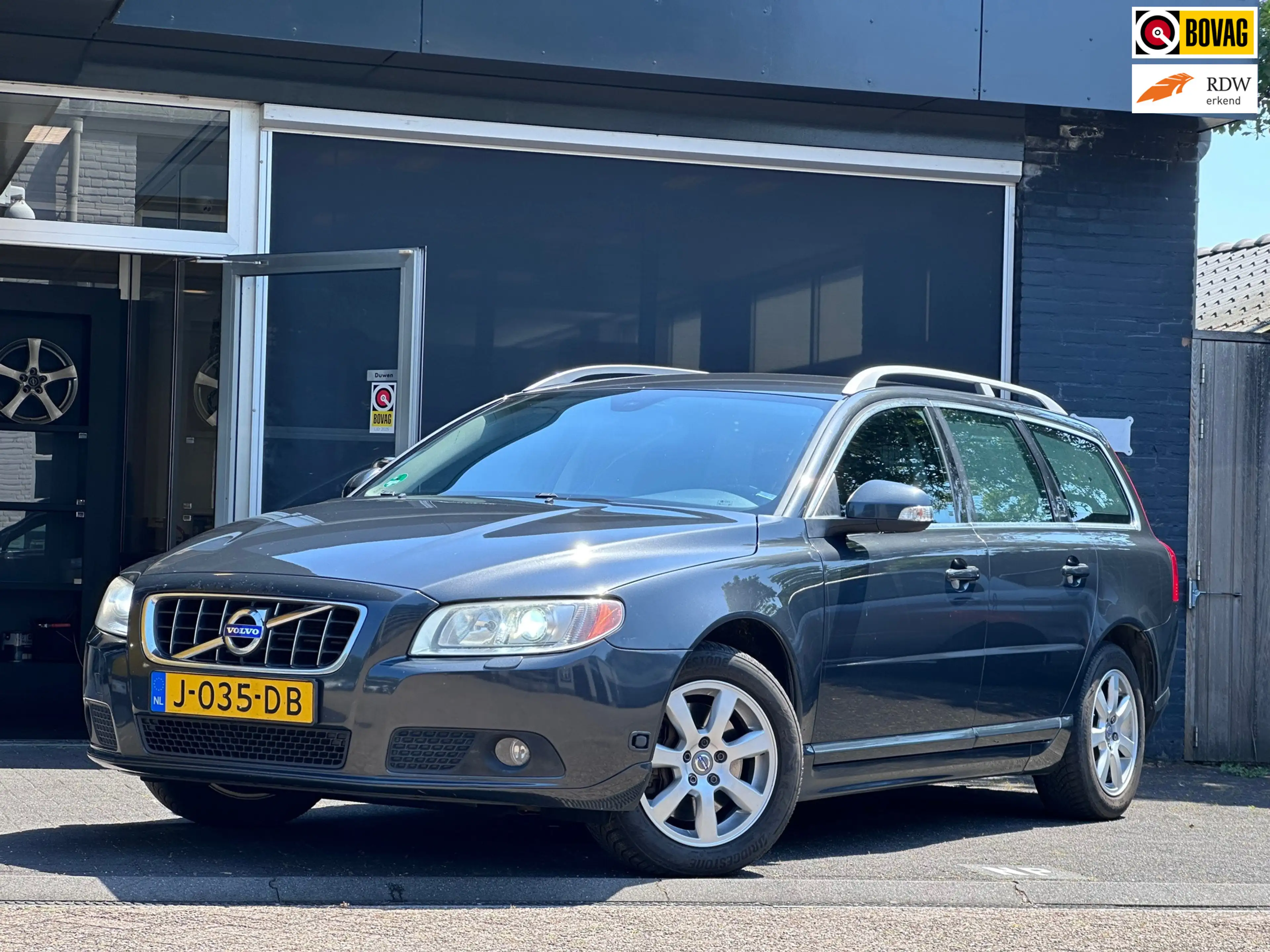 Volvo V70 2.5FT Kinetic AUTO / CLIMA / CRUISE / MEMORY / LED