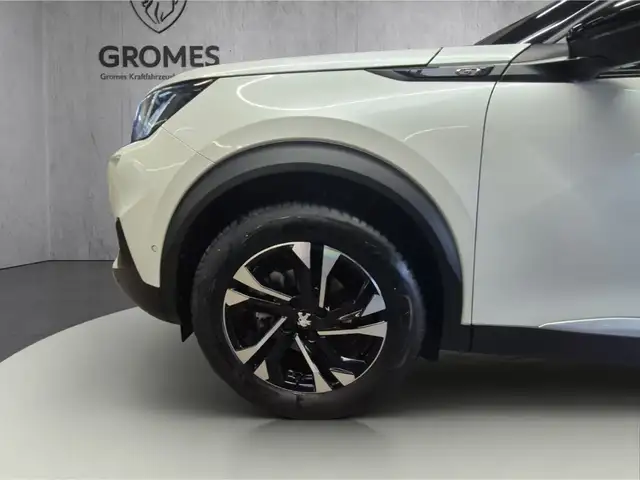 Peugeot 2008 view 11