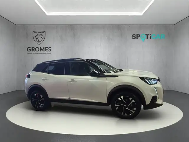 Peugeot 2008 view 2