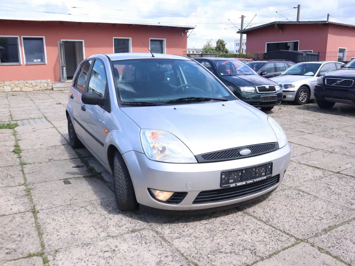 Ford Fiesta Trend Plateado - 1