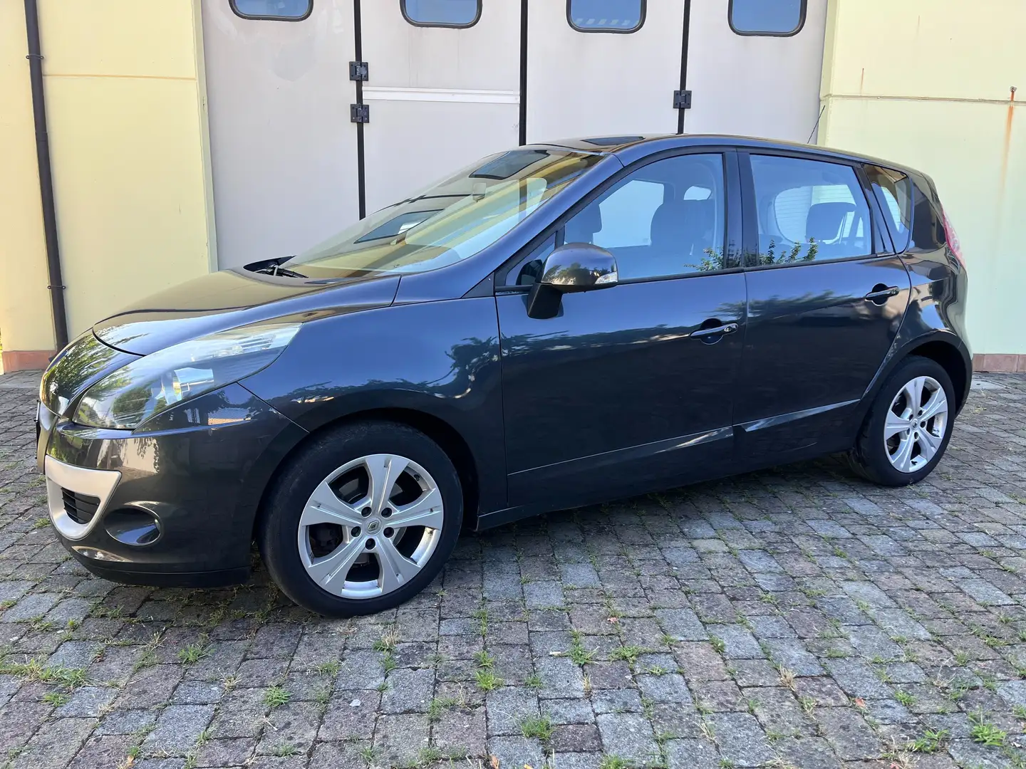 Renault Scenic Scenic III X-Mod 2009 X-Mod 1.5 dci Luxe 110cv Zwart - 2