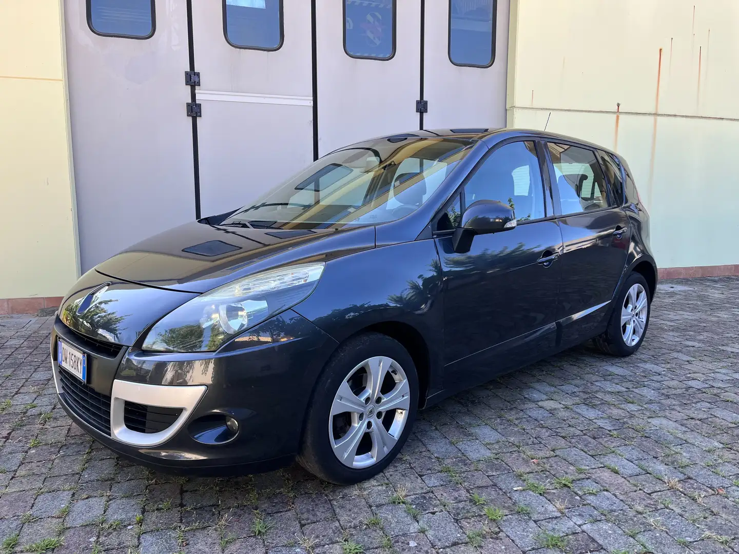 Renault Scenic Scenic III X-Mod 2009 X-Mod 1.5 dci Luxe 110cv Zwart - 1
