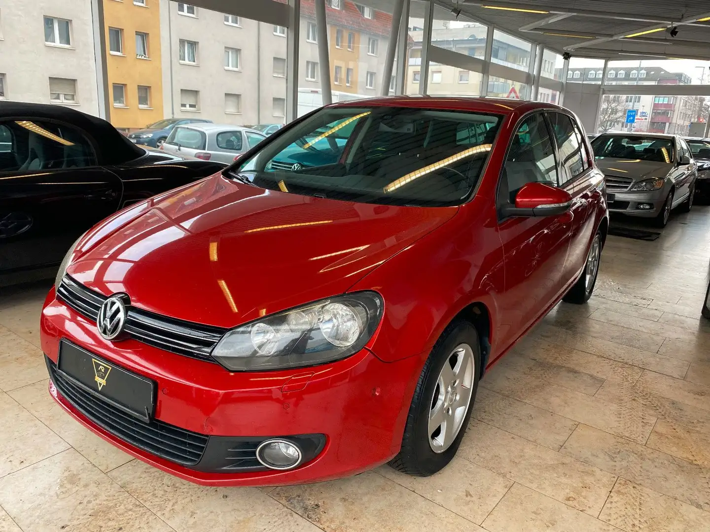 Volkswagen Golf VI 1.6 TDI Team/Autm./SHZ/Parkhilfe/ Rot - 1