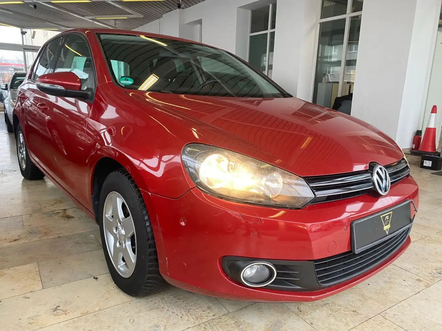 Volkswagen Golf VI 1.6 TDI Team/Autm./SHZ/Parkhilfe/ Rot - 2