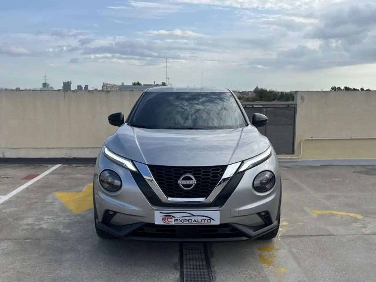 Nissan Juke 1.0 DIG-T Acenta 4x2 DCT 7 84kW Gris - 2