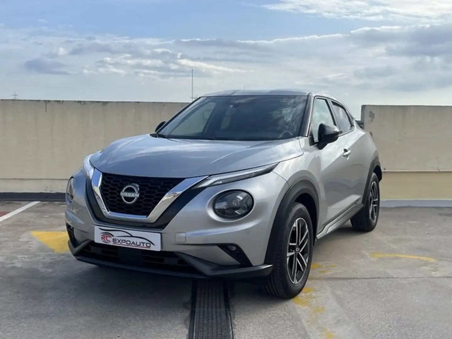 Nissan Juke 1.0 DIG-T Acenta 4x2 DCT 7 84kW Gris - 1
