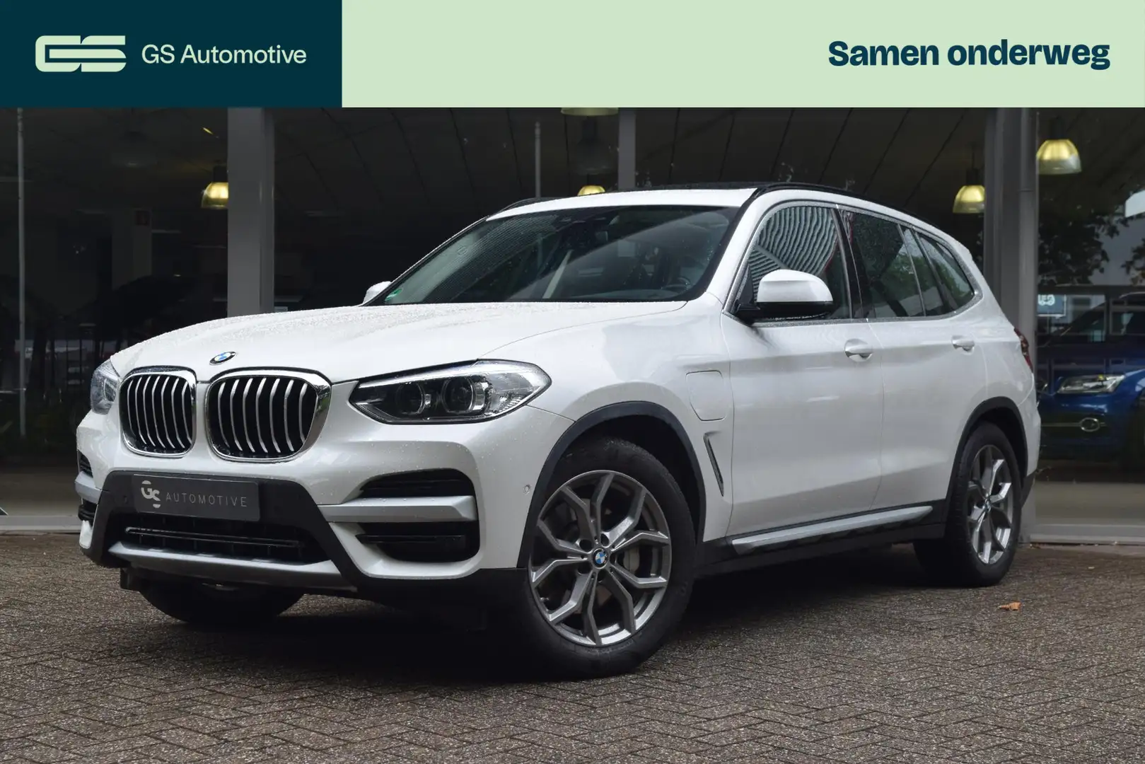 BMW X3 xDrive30e X Line / Pano / Parkeerassistent / 19 in White - 1
