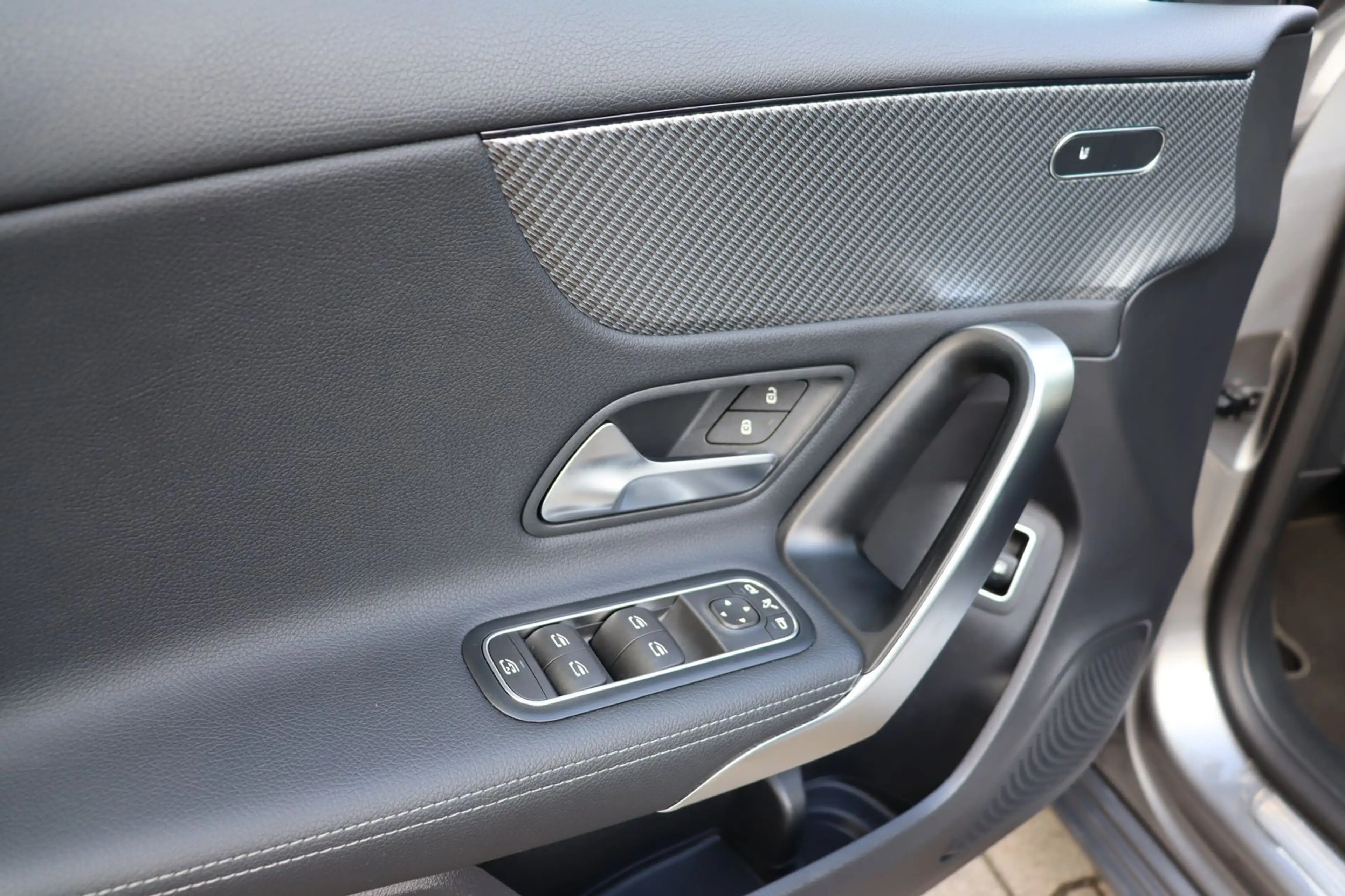 Mercedes-Benz A 250 e  Progressive — photo 11