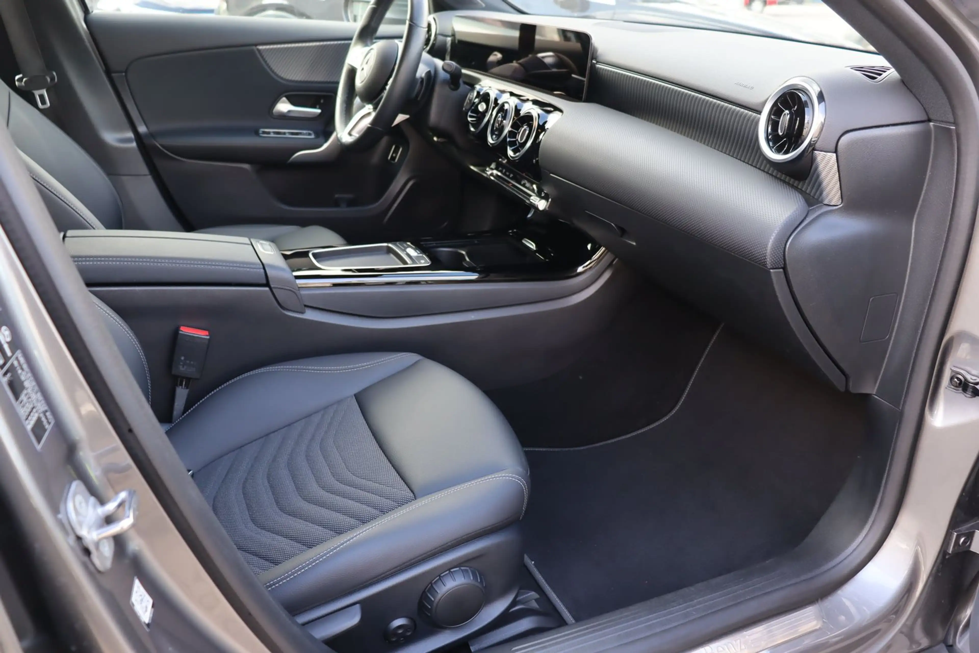 Mercedes-Benz A 250 e  Progressive — photo 15