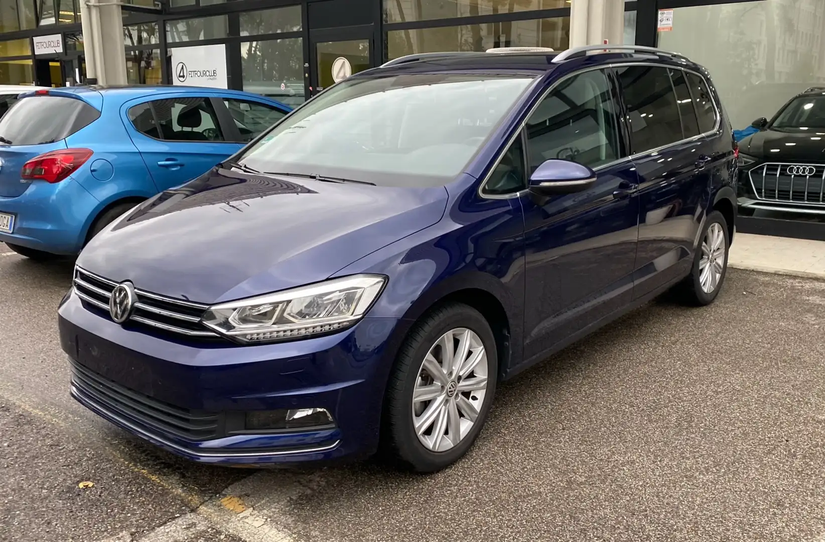 Volkswagen Touran 2.0 tdi Highline - 1