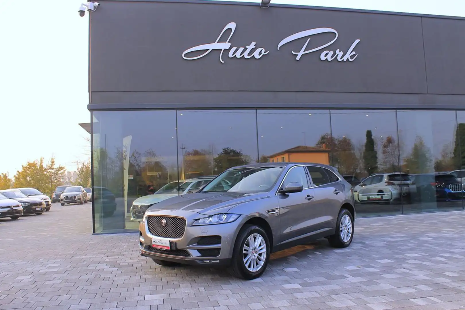 Jaguar F-Pace 2.0 D 180 CV AWD Prestige - motore con 50.000km Grau - 1