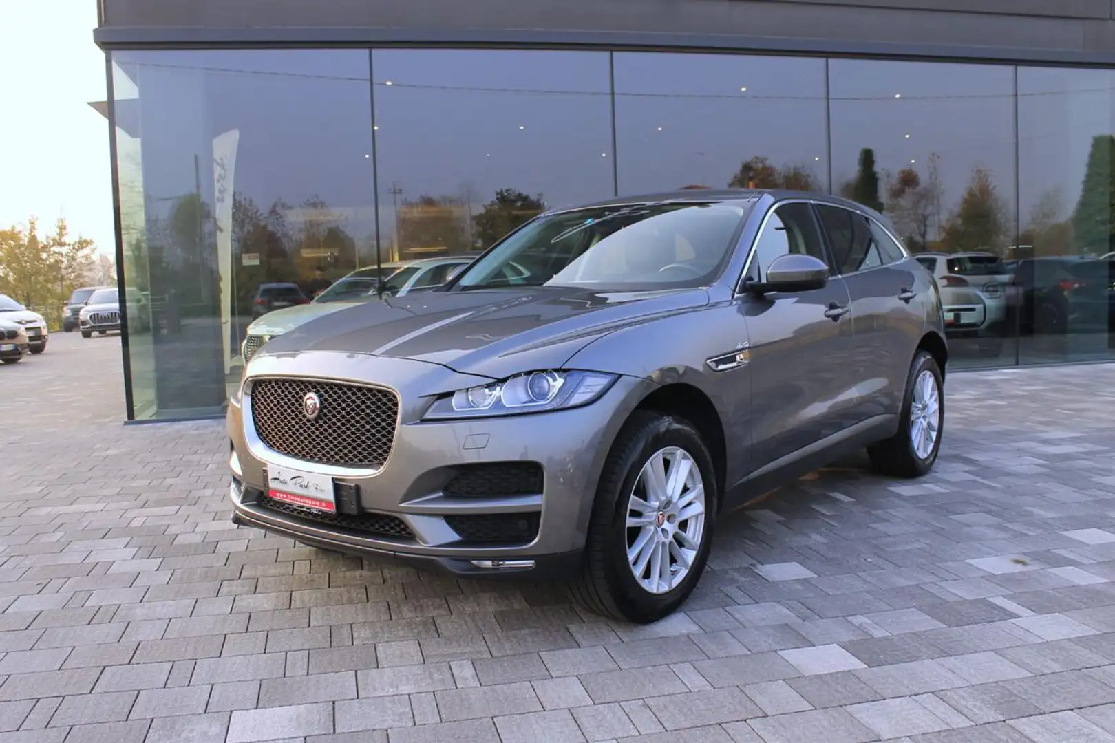 Jaguar F-Pace 2.0 D 180 CV AWD Prestige - motore con 50.000km Grau - 2