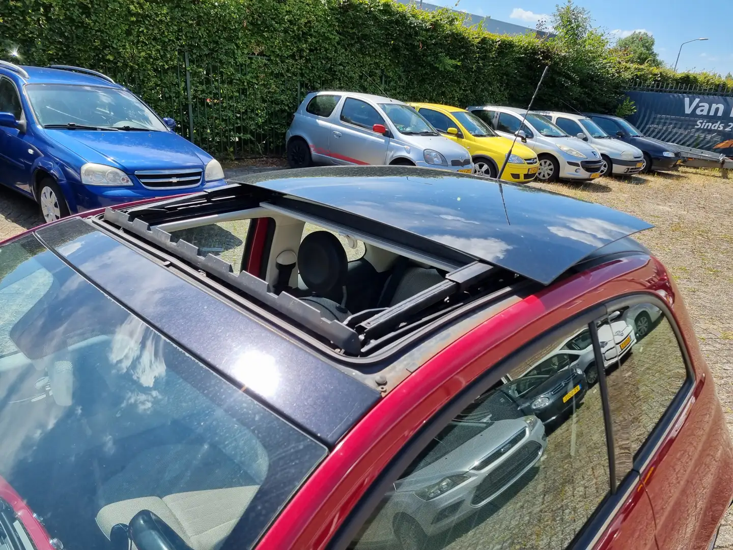 Fiat 500 1.2 Lounge AUTOMAAT ✅PANODAK ✅CLIMA Rood - 2