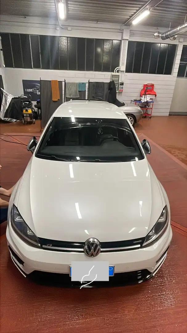 Volkswagen Golf R - 1
