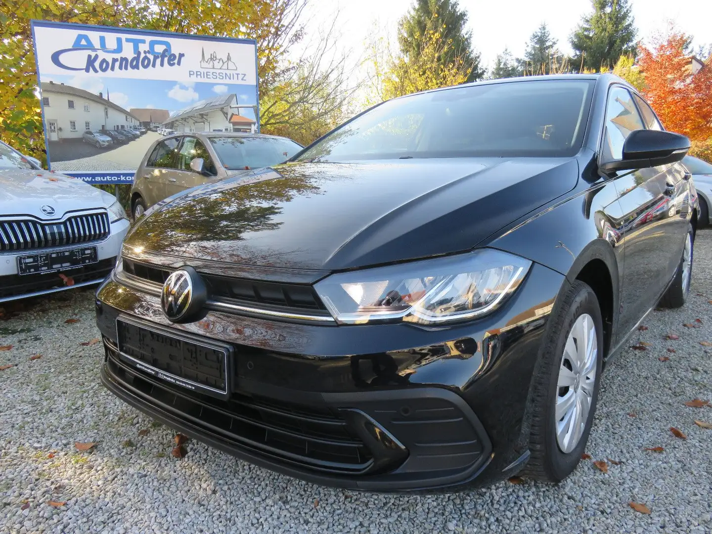 Volkswagen Polo VI Life TSI DSG LED Navi SH Schwarz - 1