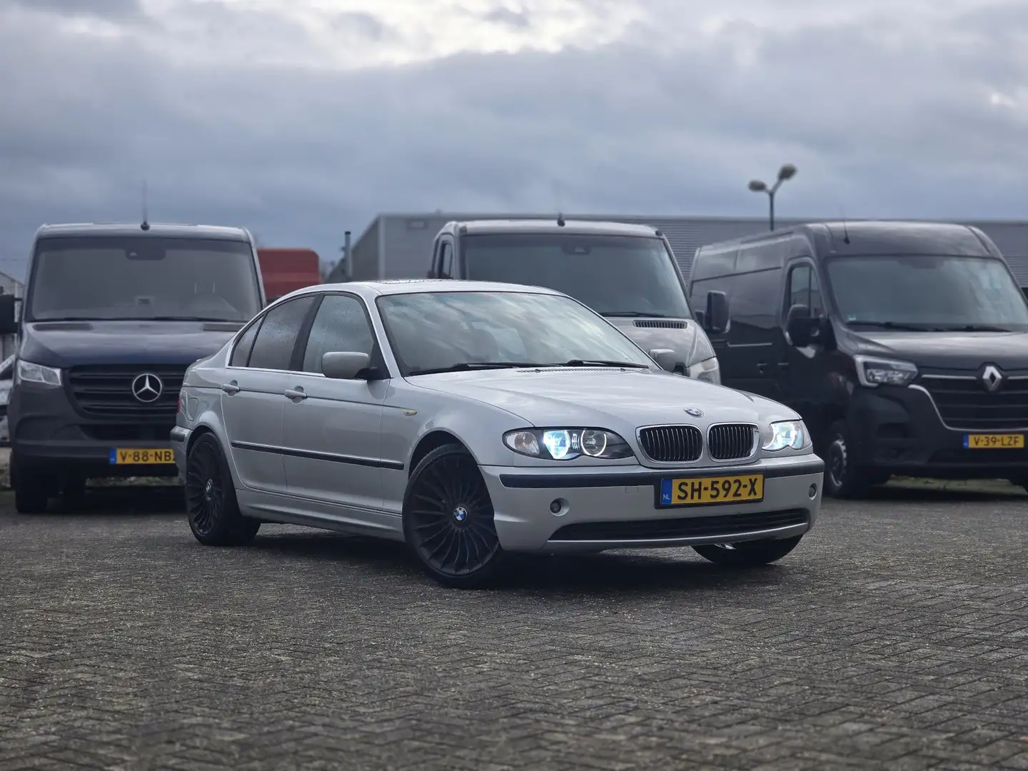 BMW 330 320i |DAKRAAM|PARKEERSENSOREN|AUTOM.|CRUISE|AC Zilver - 1