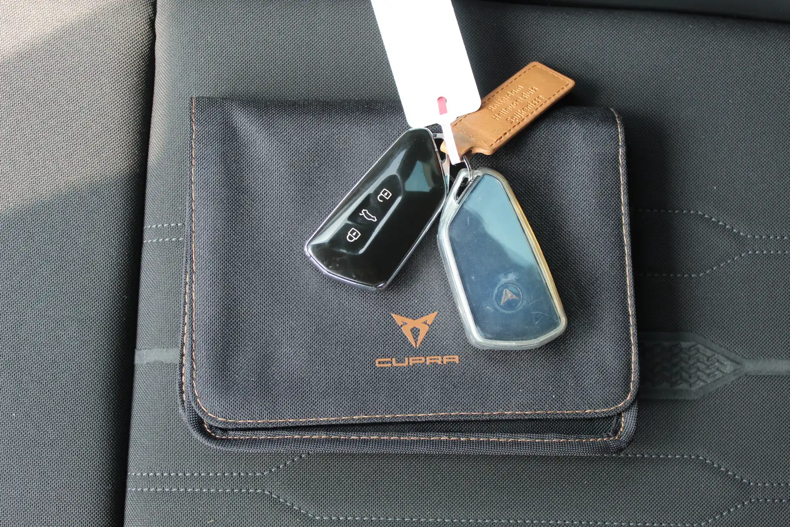 CUPRA Leon Sportstourer 1.4 e-Hybrid 245 AUTOMAAT NAVI/CLIMA/ Grijs - 2