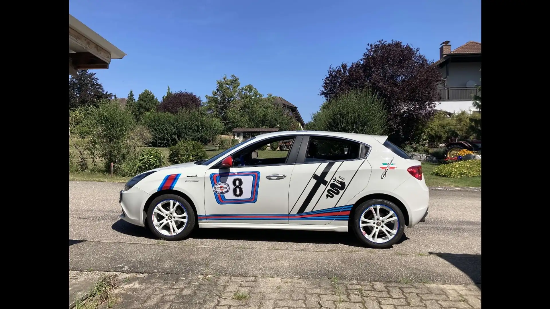 Alfa Romeo Giulietta 1,4 16V Turbo in Martini Racing Look Weiß - 2