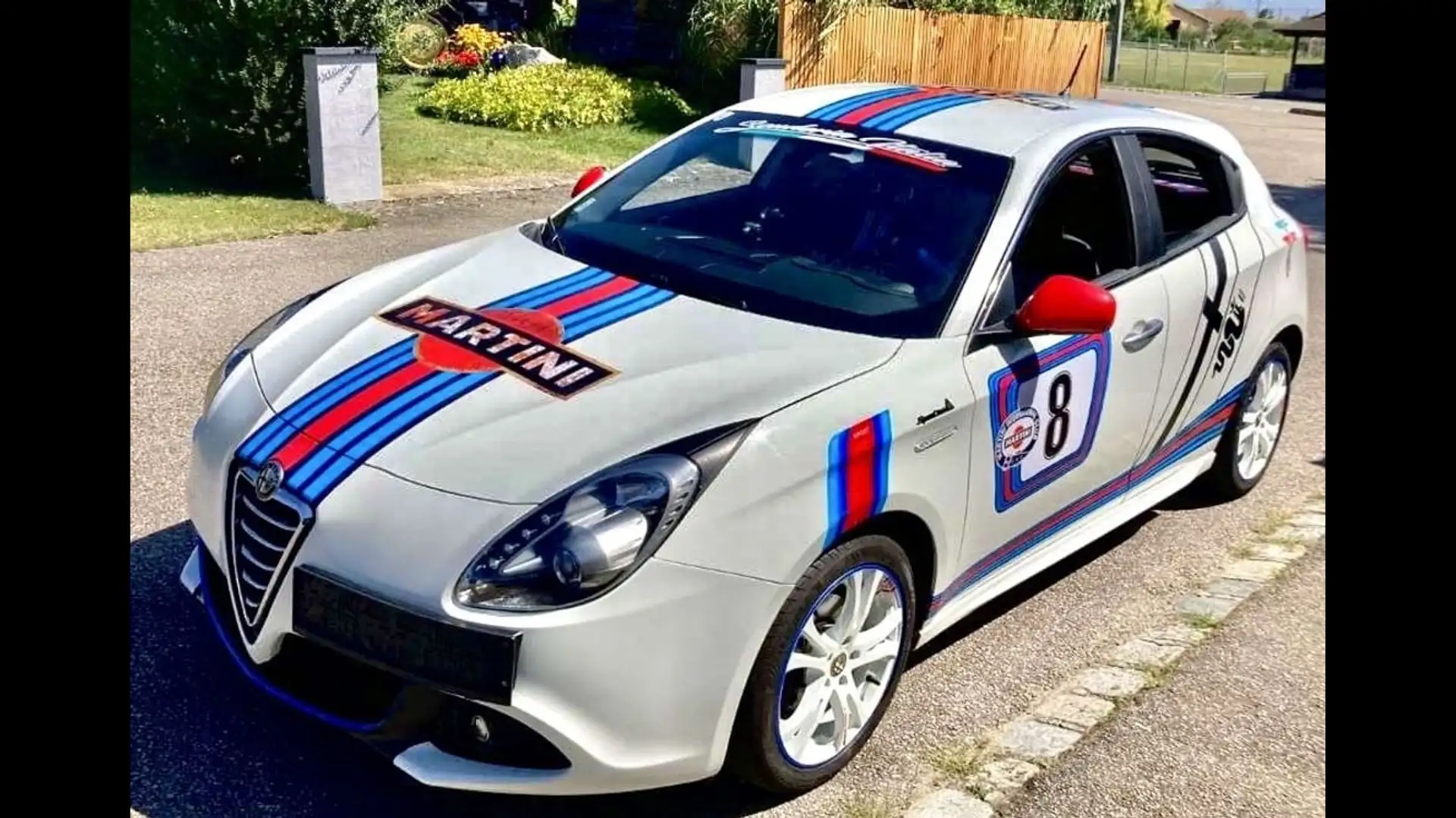 Alfa Romeo Giulietta 1,4 16V Turbo in Martini Racing Look Weiß - 1