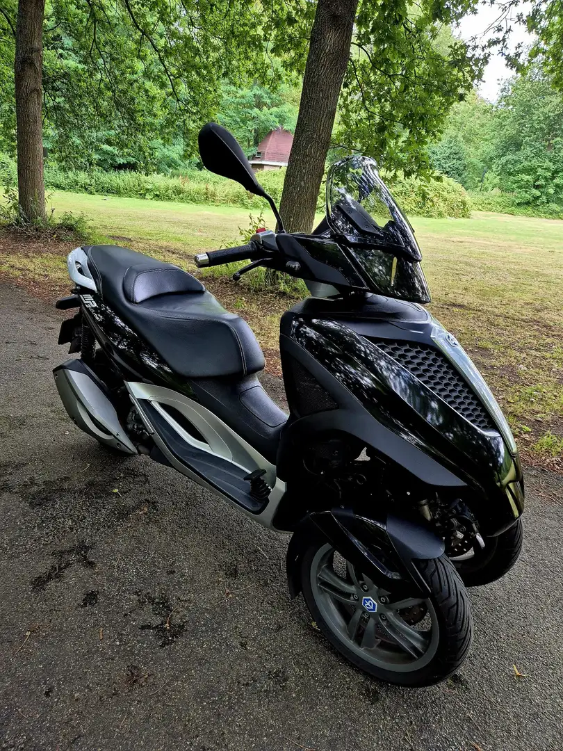 Piaggio MP3 300 Piaggio MP3 Yourban 300 LT Zwart - 2