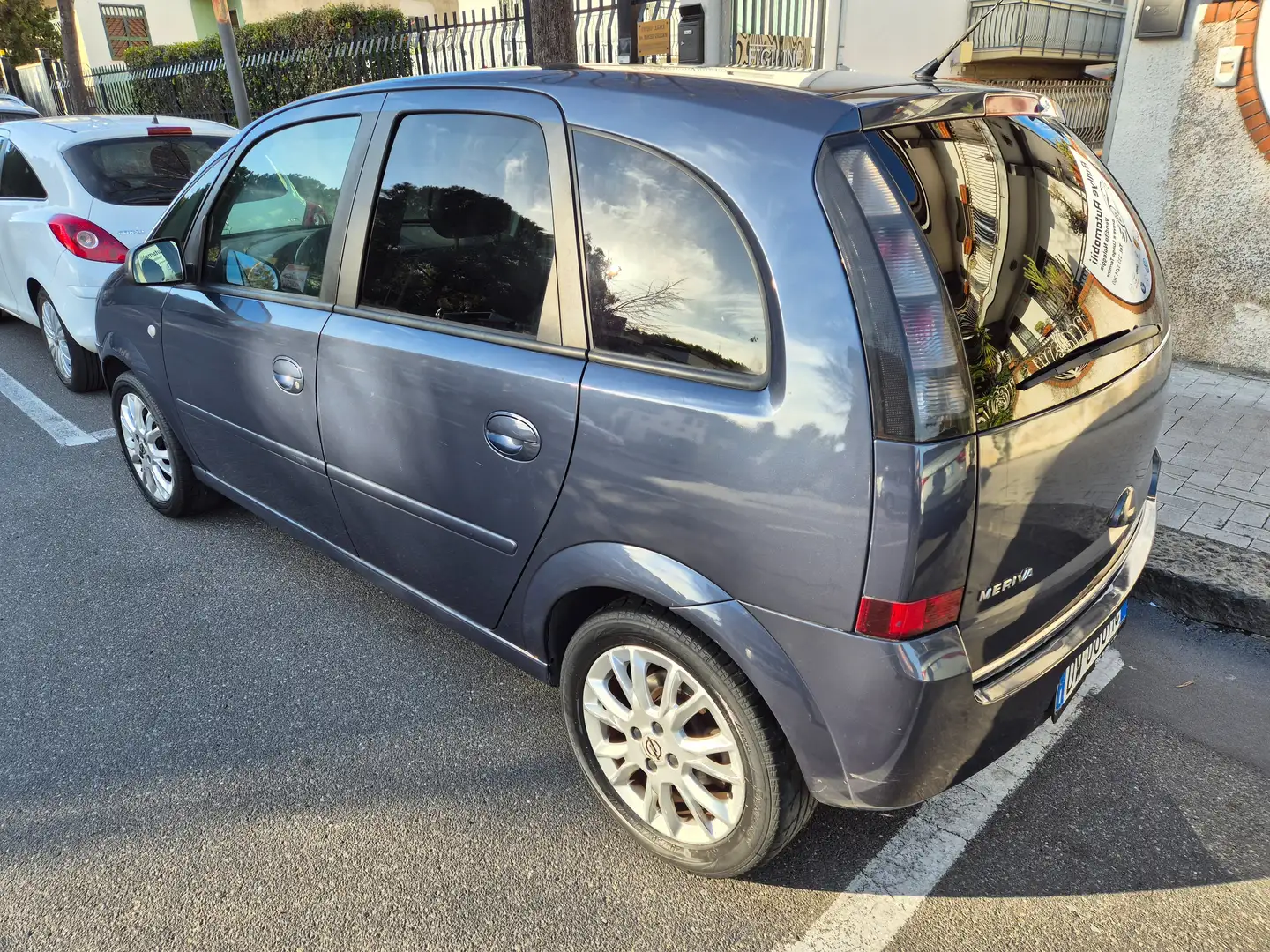 Opel Meriva Meriva 1.6 16v benz gpl Cosmo Gris - 2