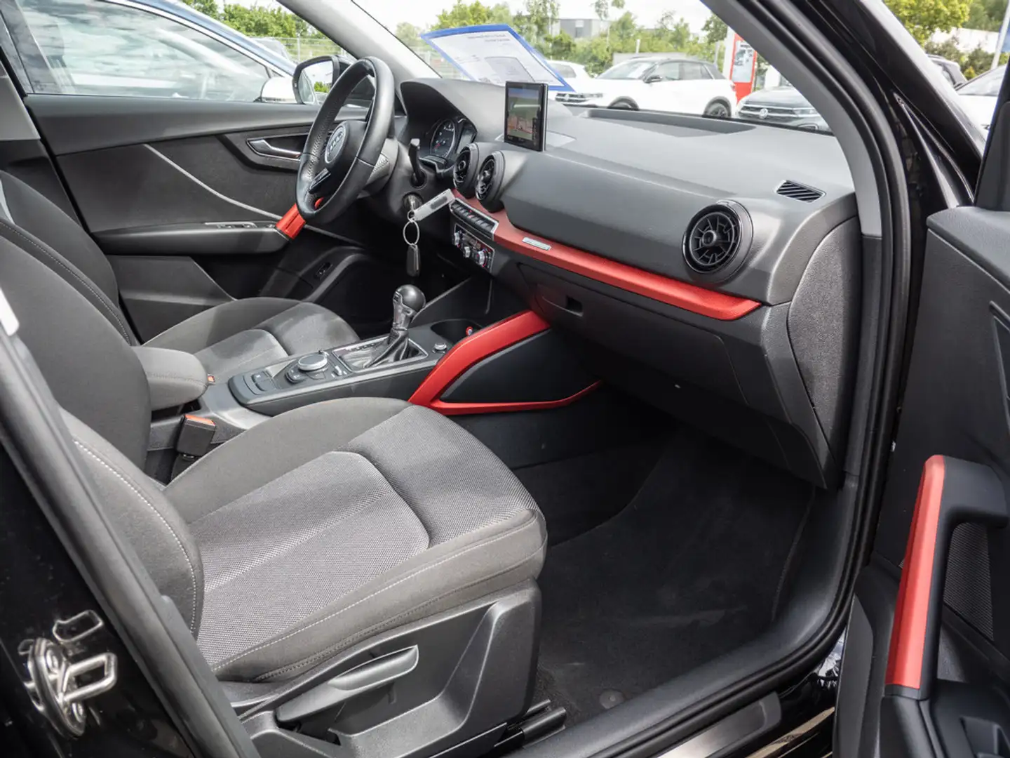 Audi Q2 1.4 TFSI sport PDC SHZ NAVI ACC HUD LED Zwart - 2