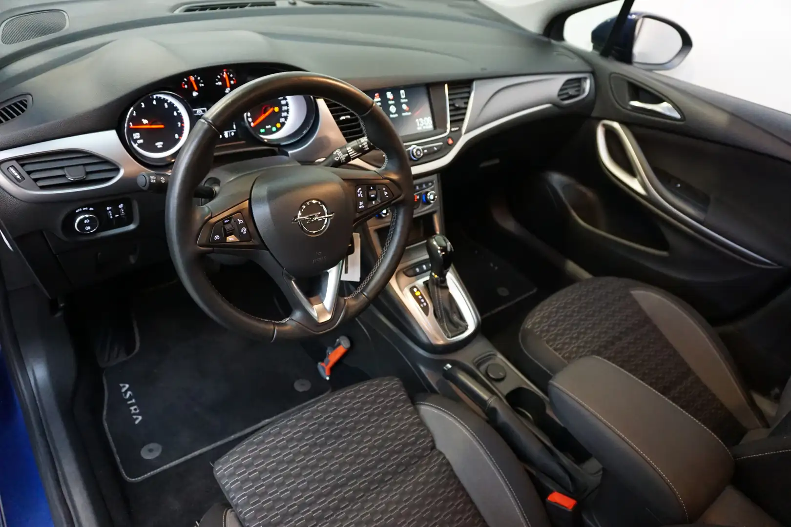 Opel Astra Sports Tourer 1.4 Business Edition AUTOMAAT! 146 P Blau - 2