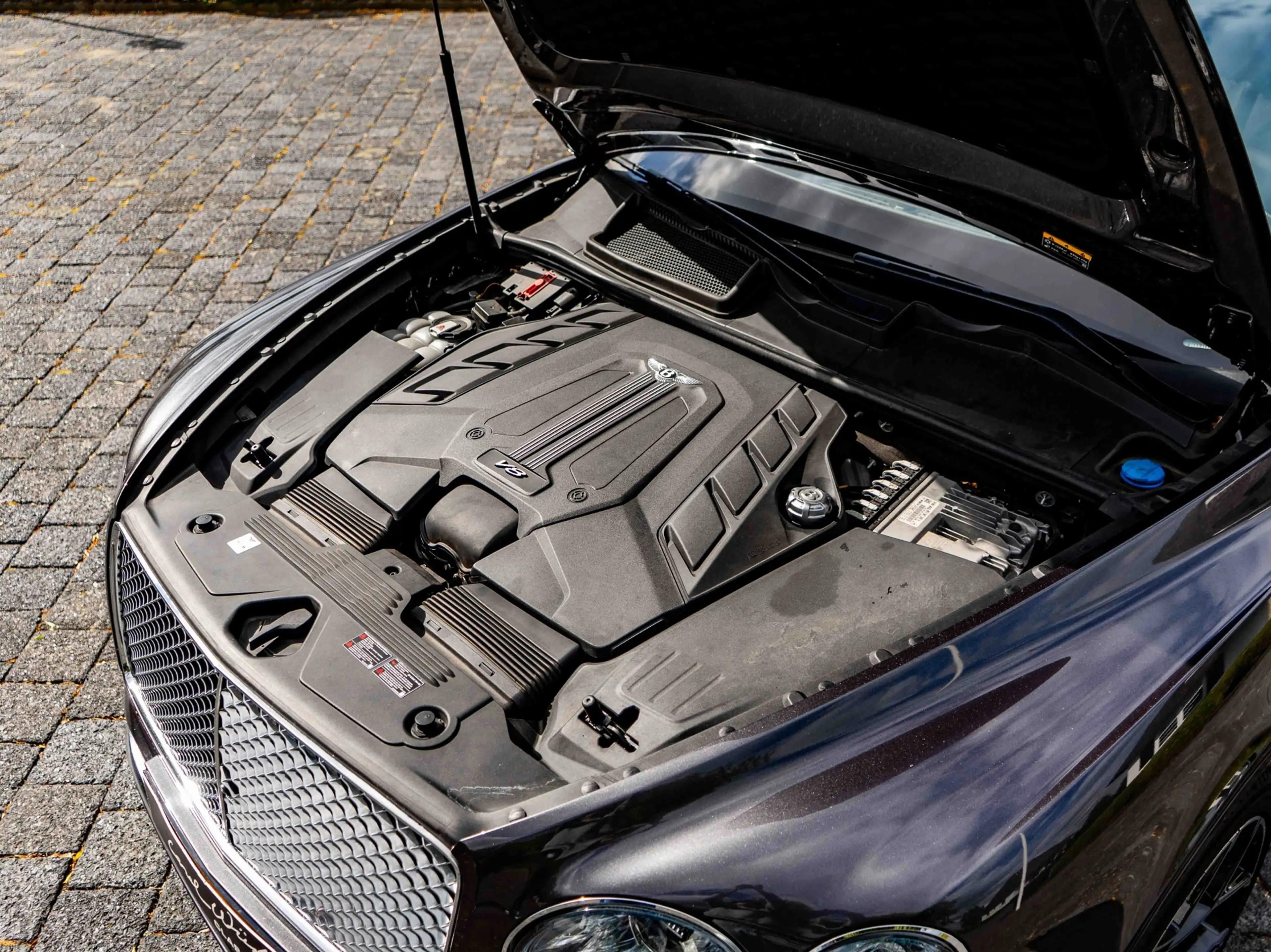 Bentley Bentayga 4.0 V8 — photo 4