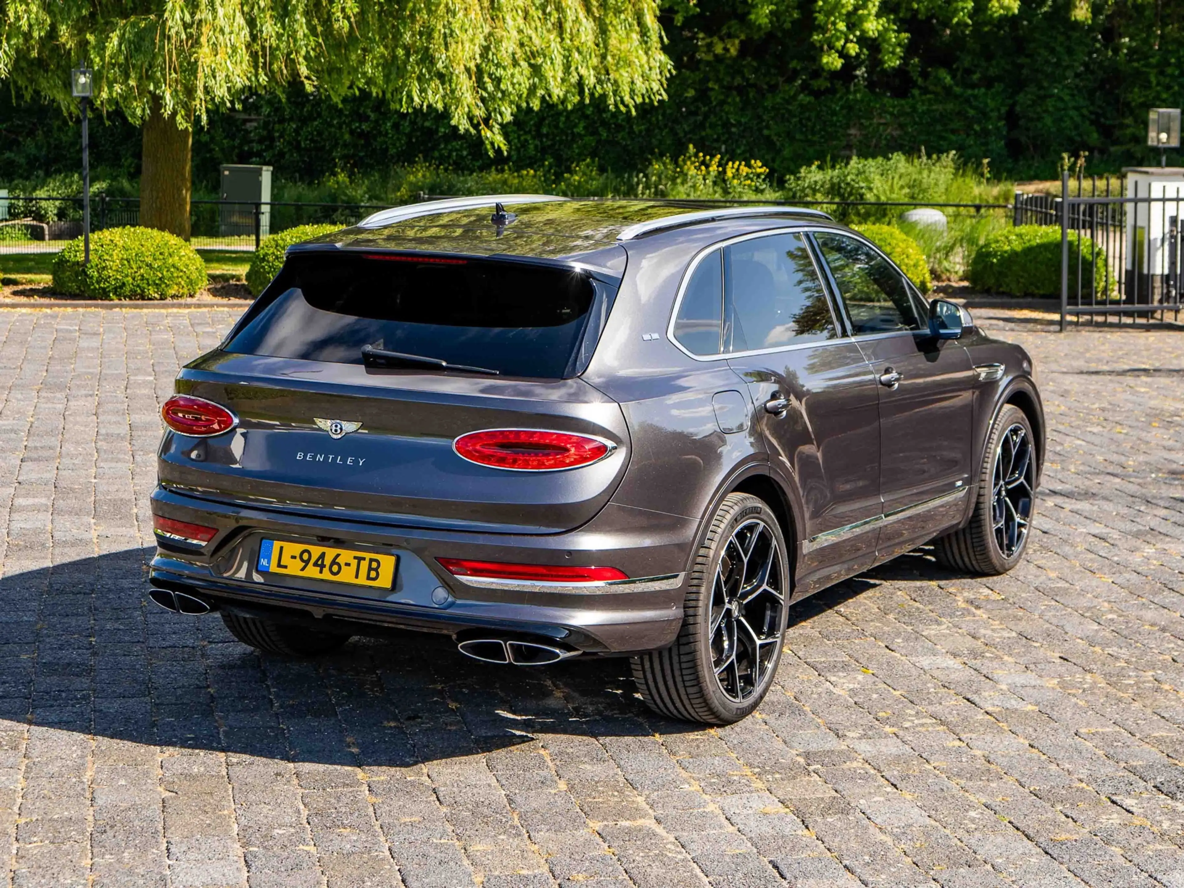 Bentley Bentayga 4.0 V8 — photo 5