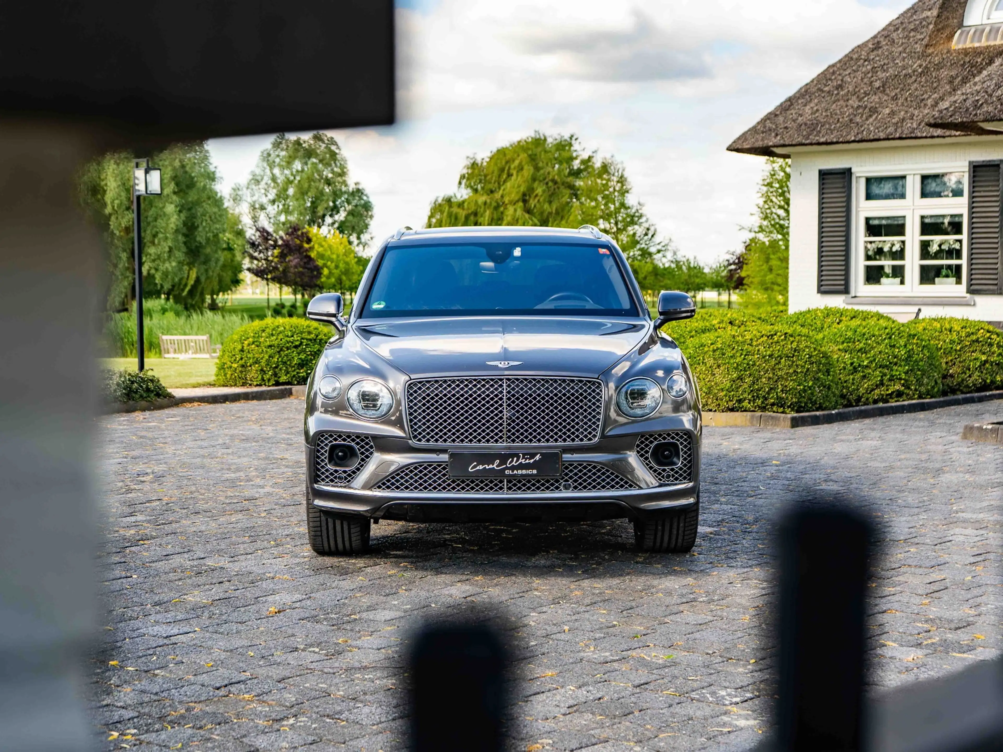 Bentley Bentayga 4.0 V8 — photo 6