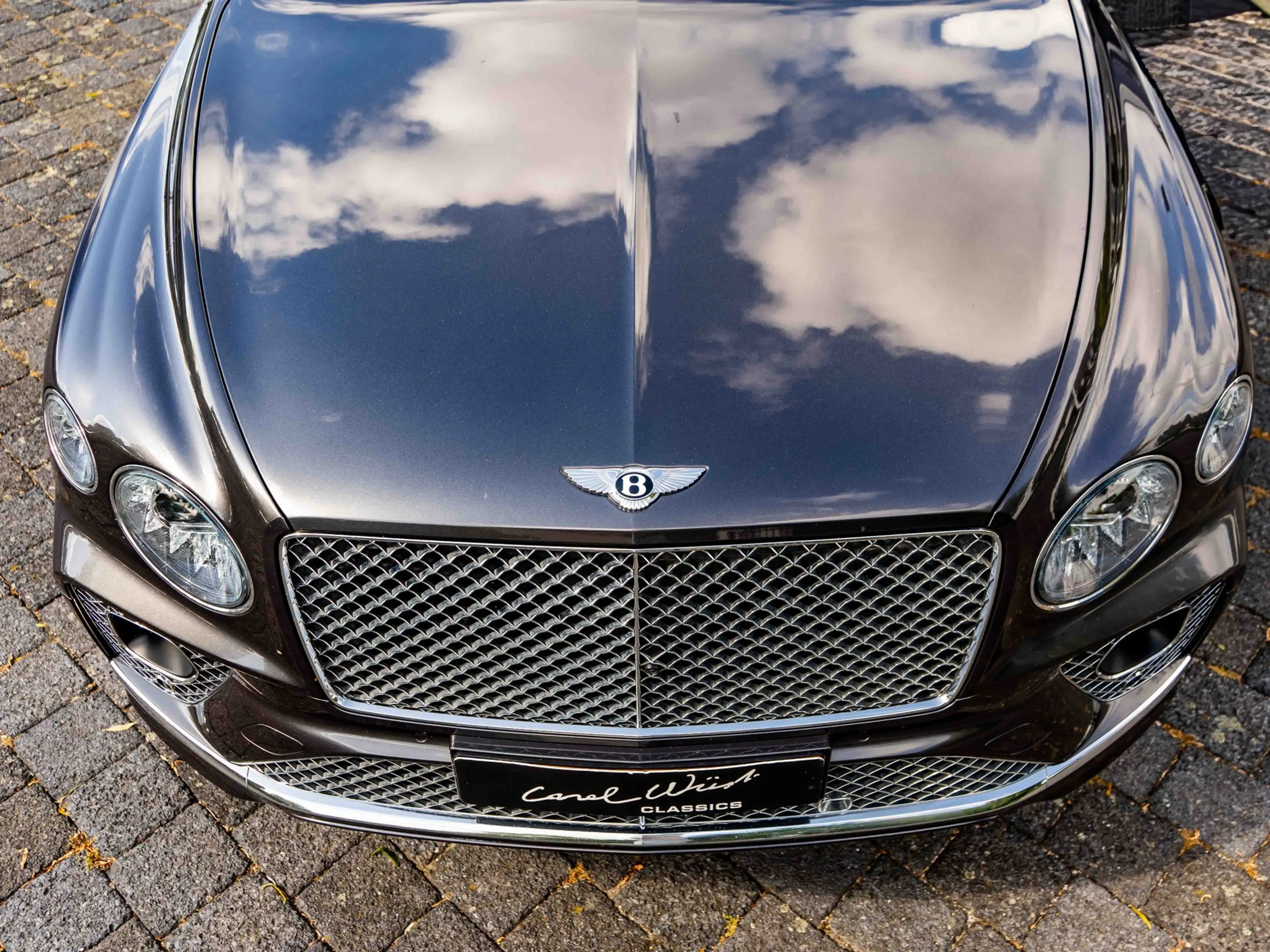 Bentley Bentayga 4.0 V8 — photo 11
