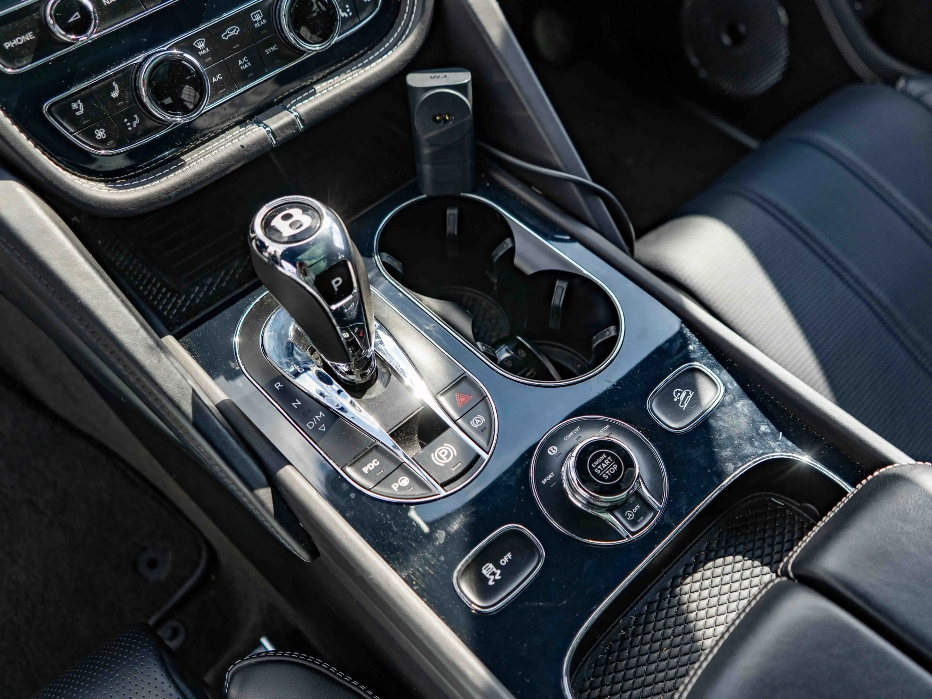 Bentley Bentayga 4.0 V8 — photo 14