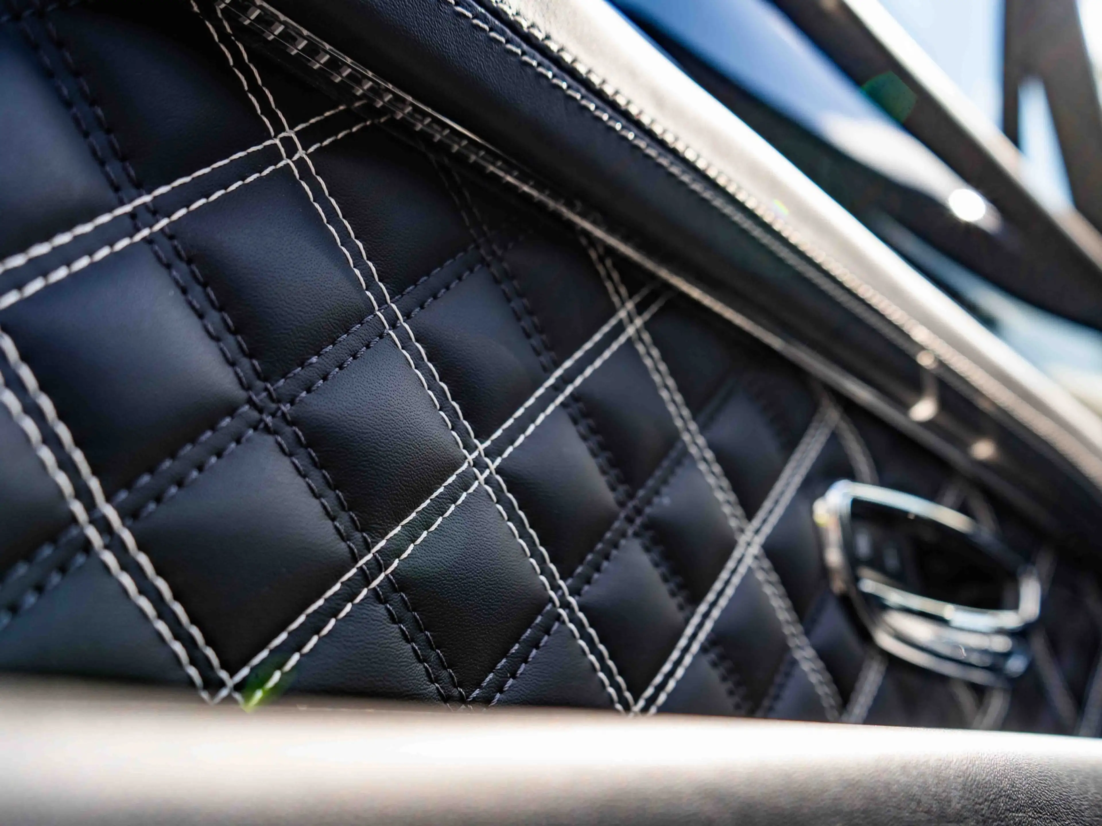 Bentley Bentayga 4.0 V8 — photo 8
