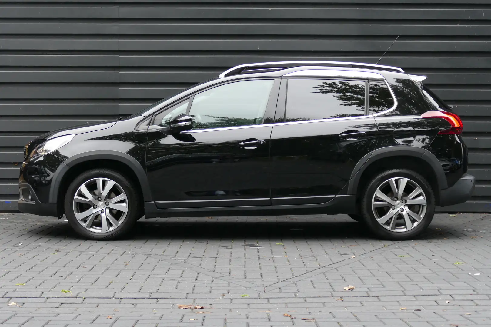 Peugeot 2008 1.2 PURETECH 130PK ALLURE / NAVI / LEDER / LED / P Noir - 2