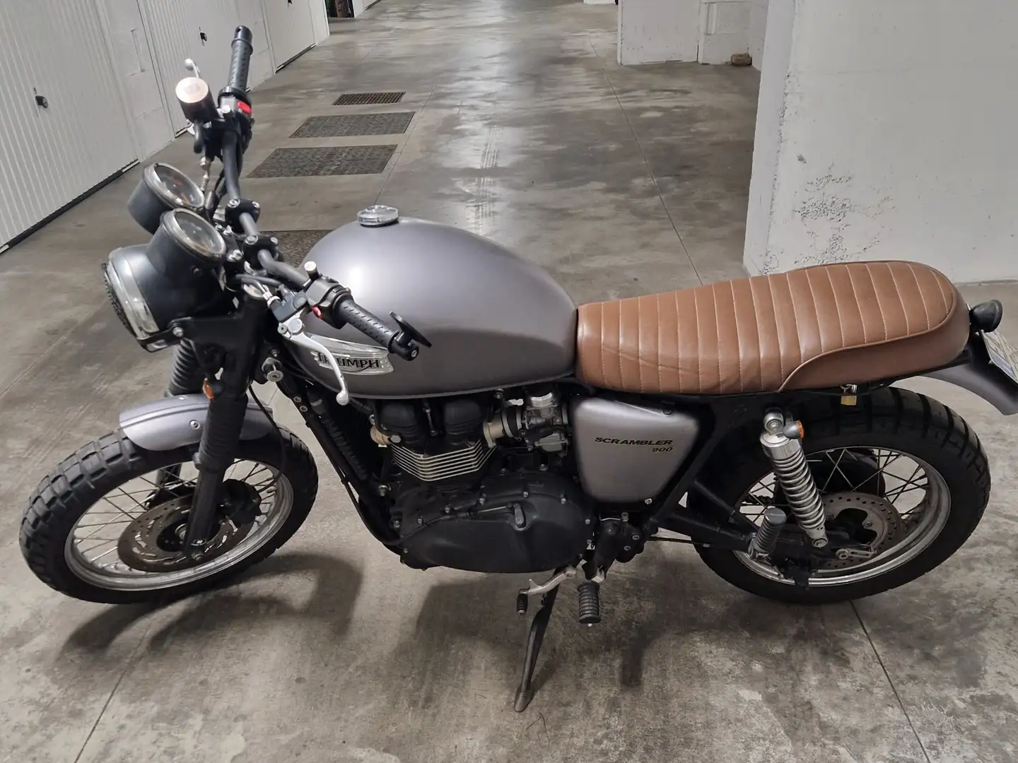 Triumph Scrambler Grey - 1