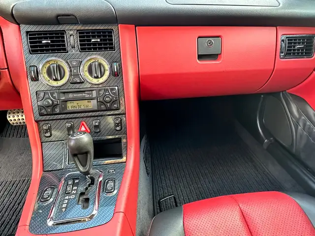 Mercedes-Benz SLK view 7