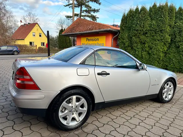 Mercedes-Benz SLK view 4