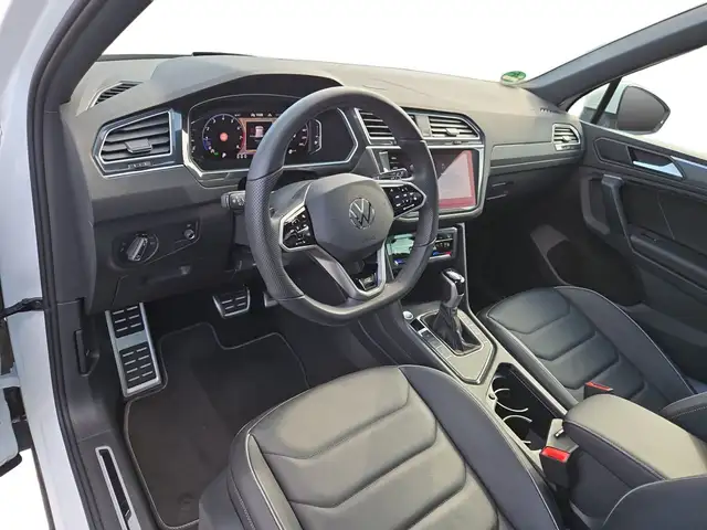 Volkswagen Tiguan view 4