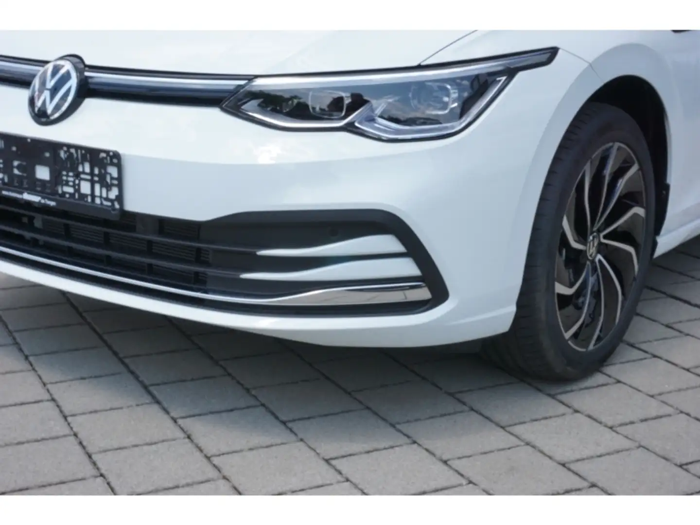 Volkswagen Golf VIII 1.5 eTSI Style DSG LED Navi ACC 17'' Kamera Wit - 2