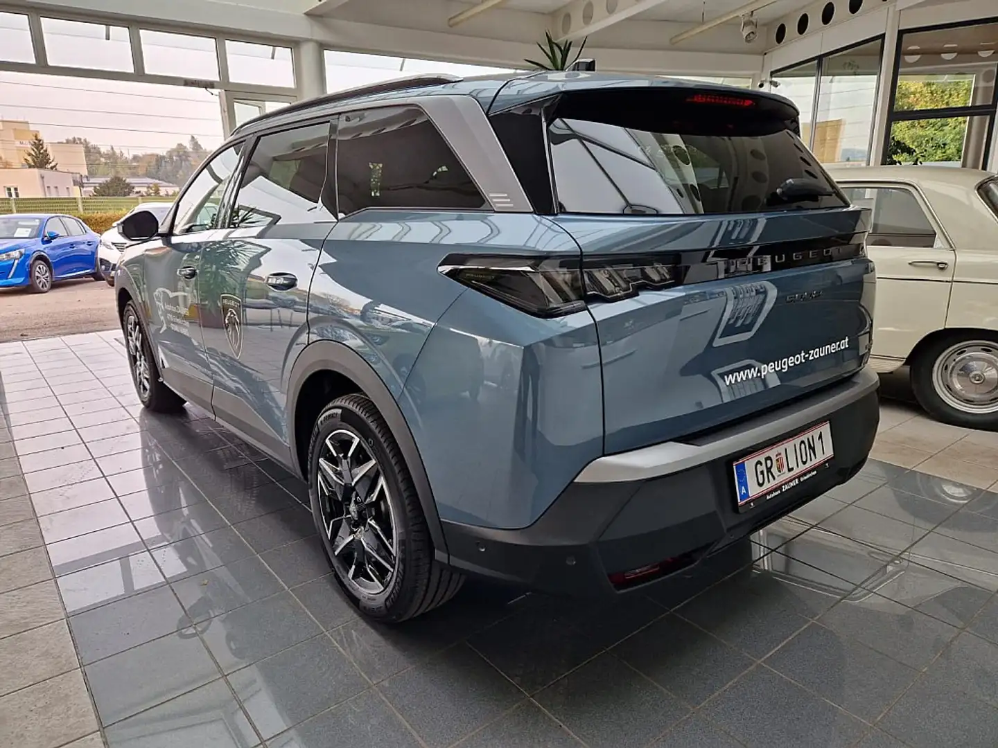 Peugeot 5008 mHEV 136 e-DCS6 Allure Aut. Blau - 2
