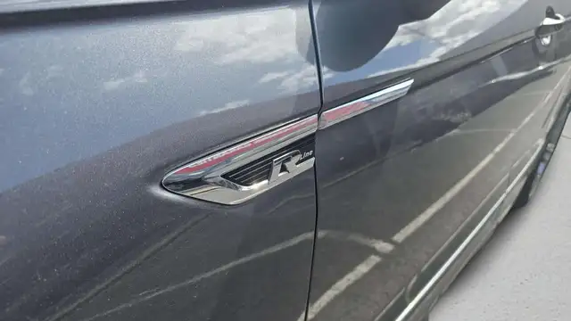 Volkswagen Tiguan view 4