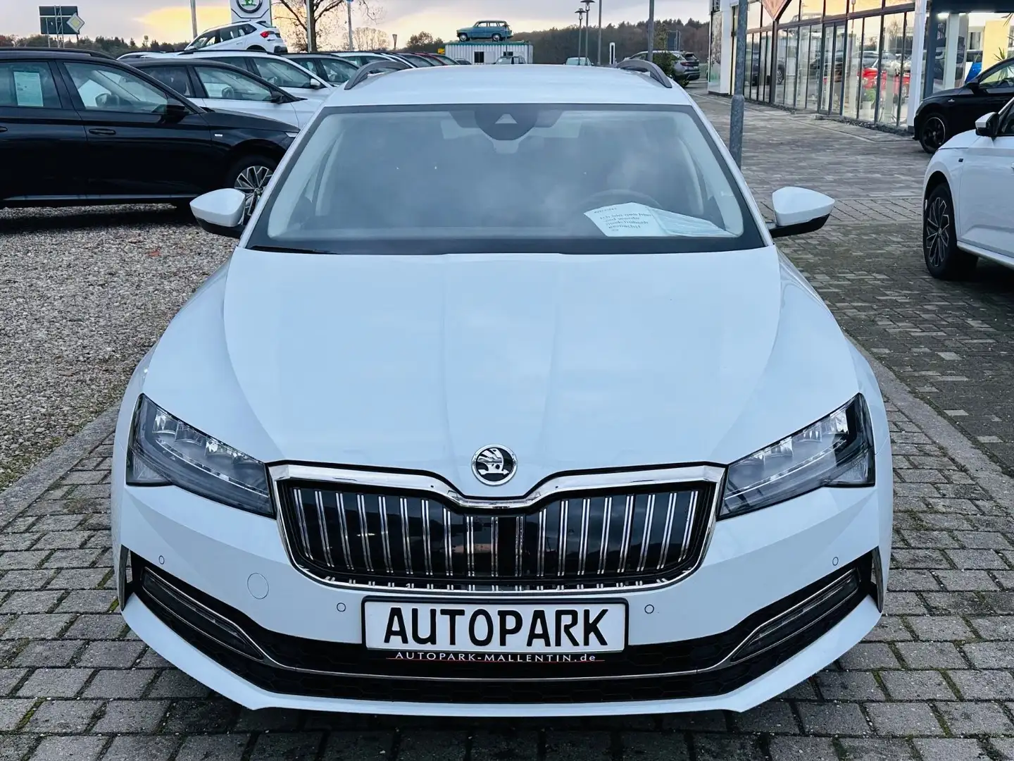 Skoda Superb Combi Ambition iV *1.HAND*LED*NAVI* Weiß - 2