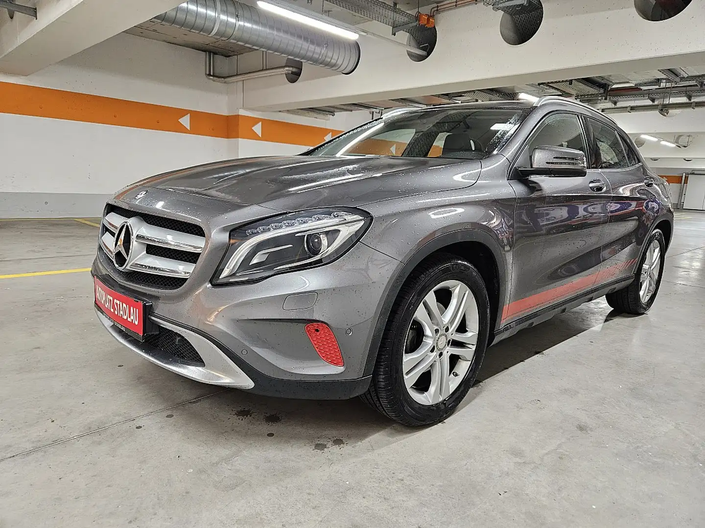 Mercedes-Benz GLA 200 Edition Lifestyle Grau - 1
